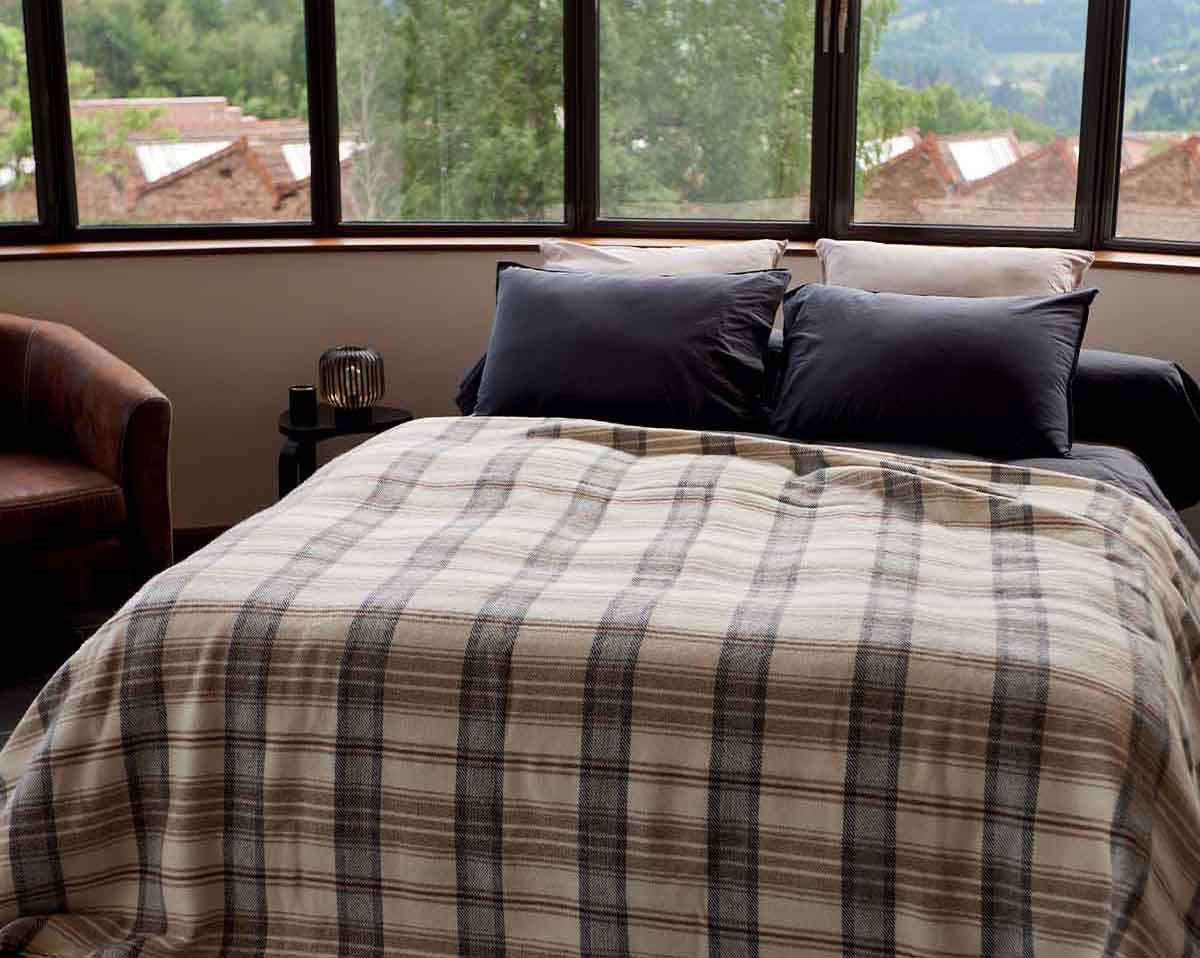 Couverture AVORIAZ Taupe